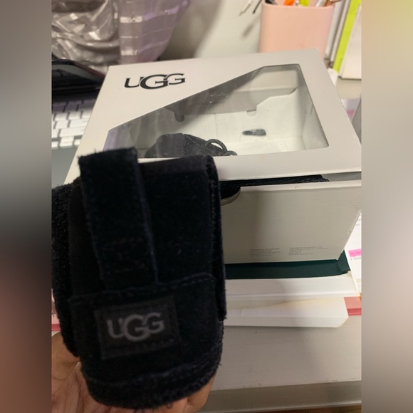 UNISEX black baby UGG boots - Picture 2 of 3